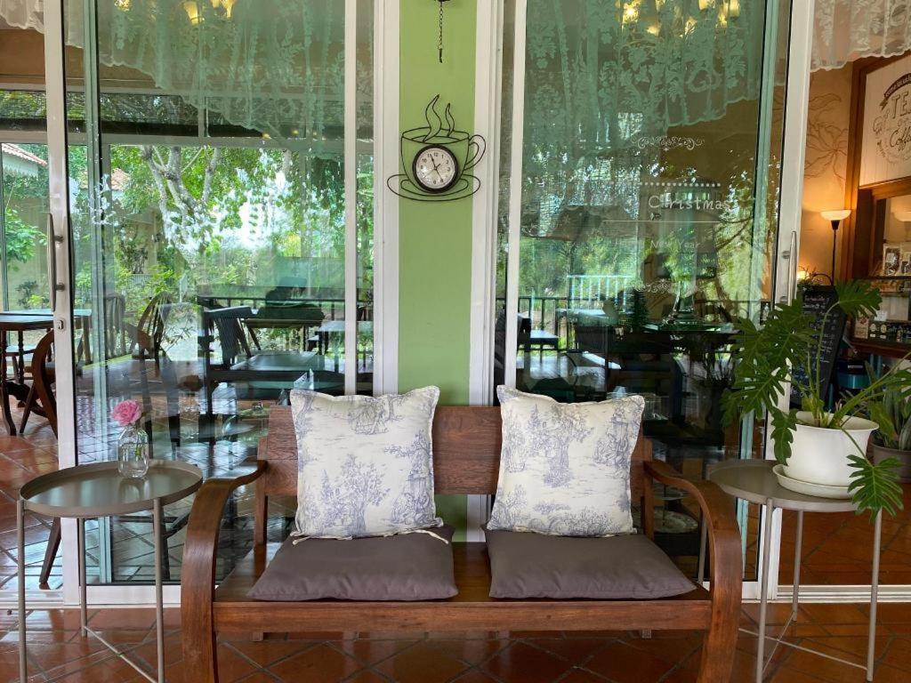Ruen Maihom Riverside Cottage Kanchanaburi Exterior foto