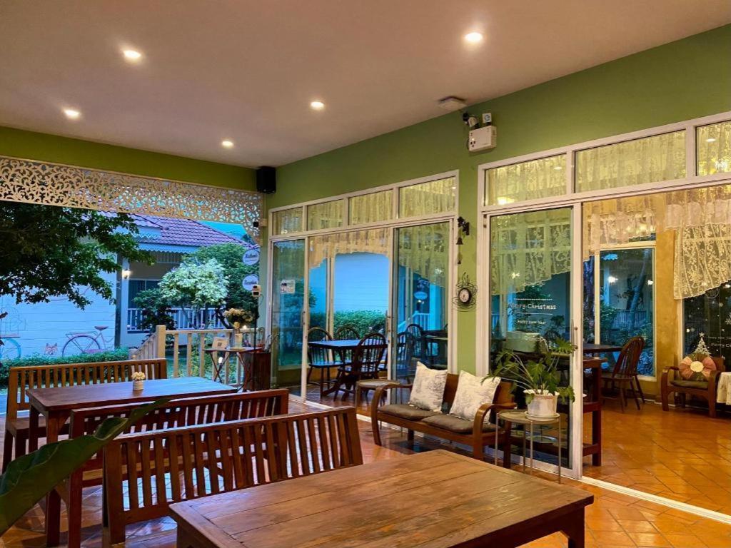 Ruen Maihom Riverside Cottage Kanchanaburi Exterior foto