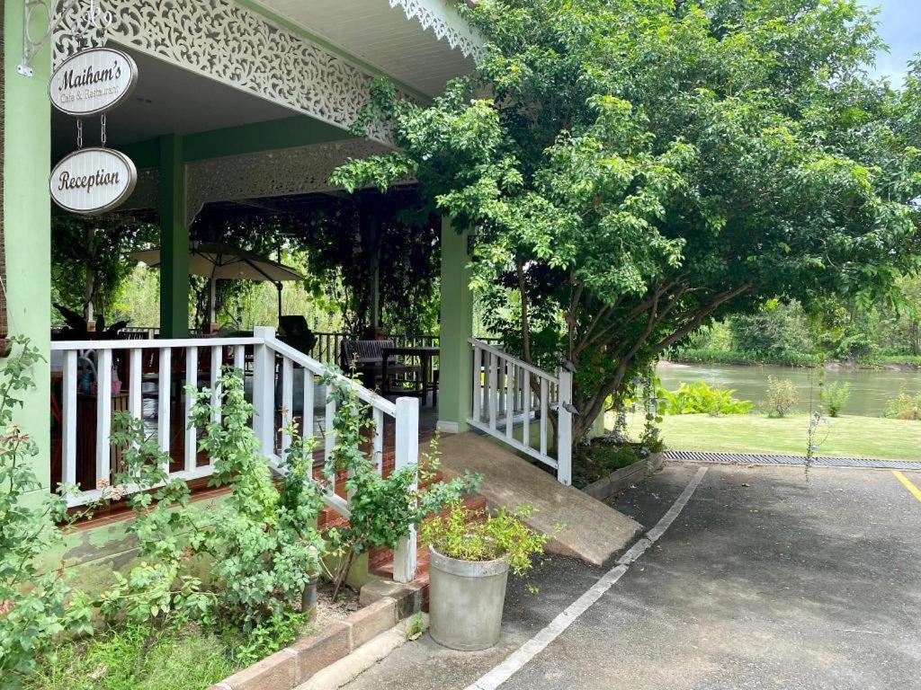 Ruen Maihom Riverside Cottage Kanchanaburi Exterior foto
