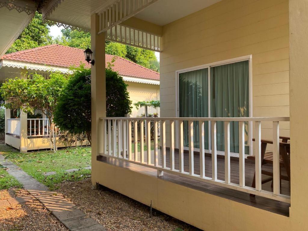 Ruen Maihom Riverside Cottage Kanchanaburi Exterior foto